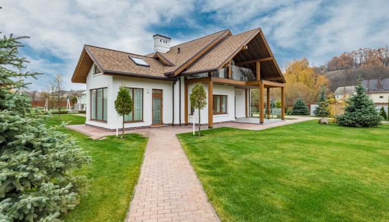 Buying Property in Canada as an American: Costs & Process